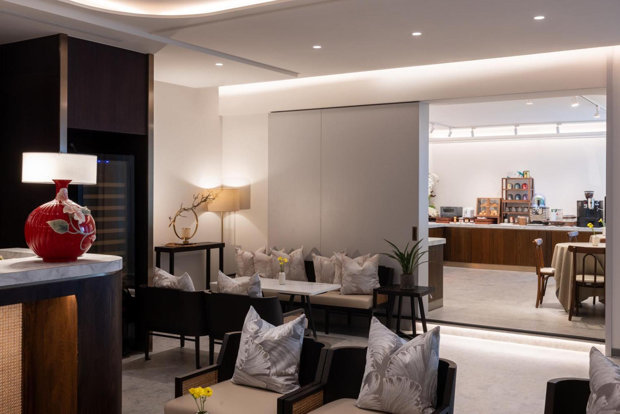Voyage Kaohsiung By Cosmos Oasis Hotell Exteriör bild